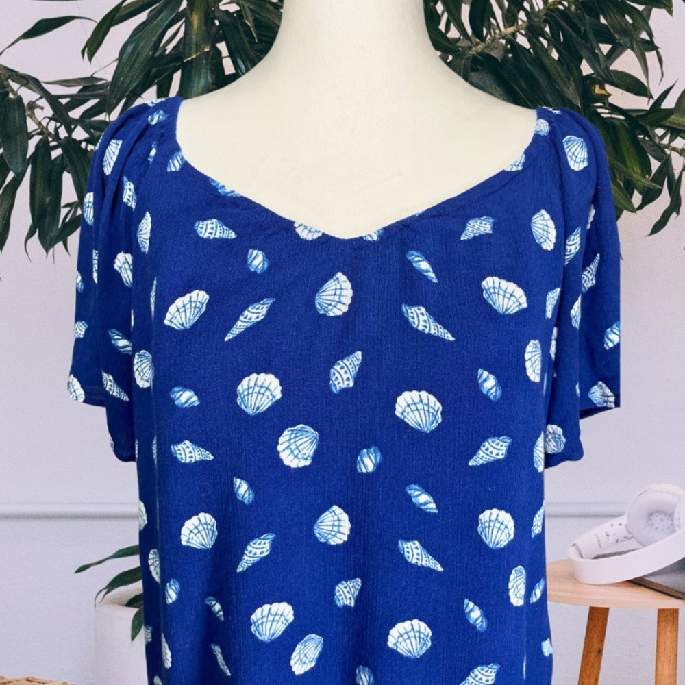 LOFT Seashell Top - Picture 2 of 3